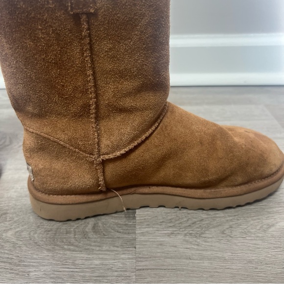 Ugg Bailey Button Chestnut Color Boots - Picture 9 of 16